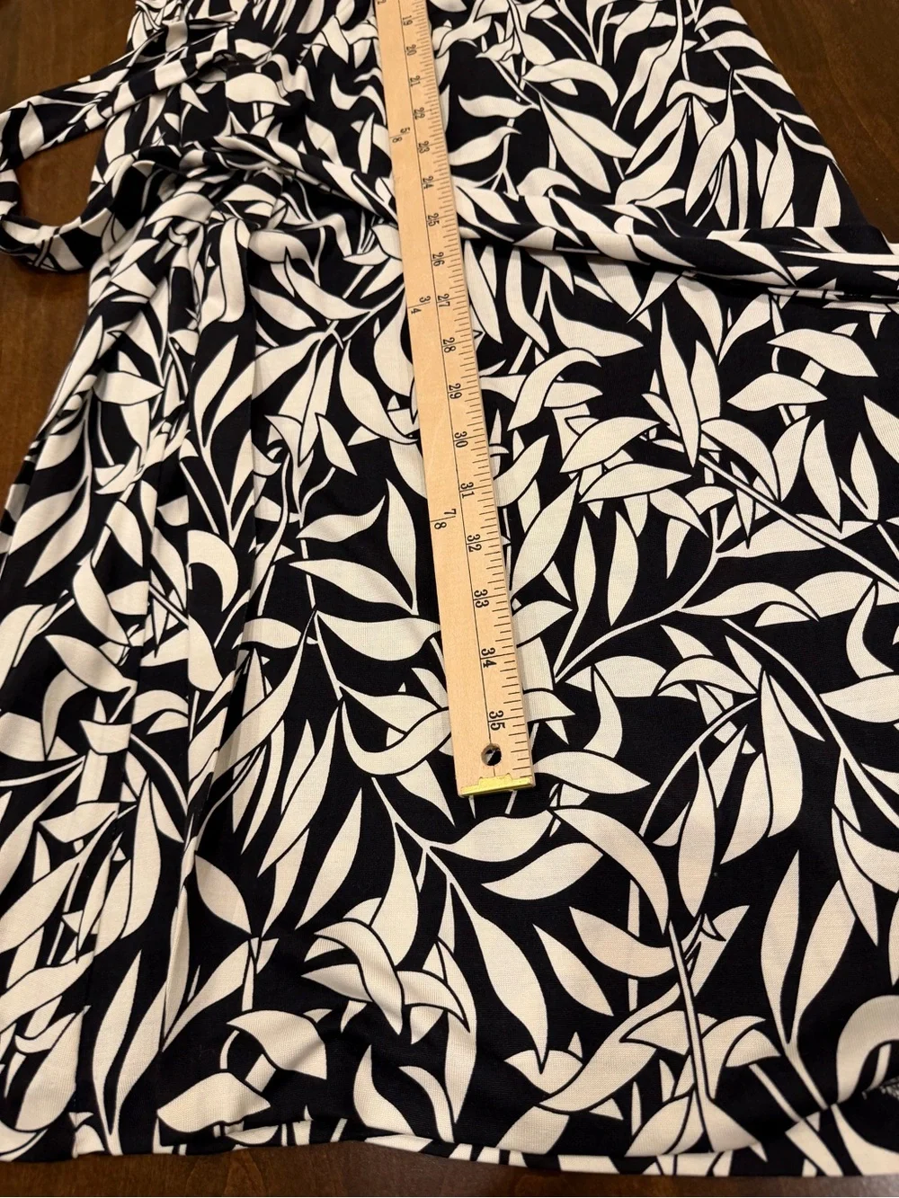 Diane Von Furstenberg Black and Cream Leaf-Print Silk Midi Wrap Dress - Picture 11 of 14